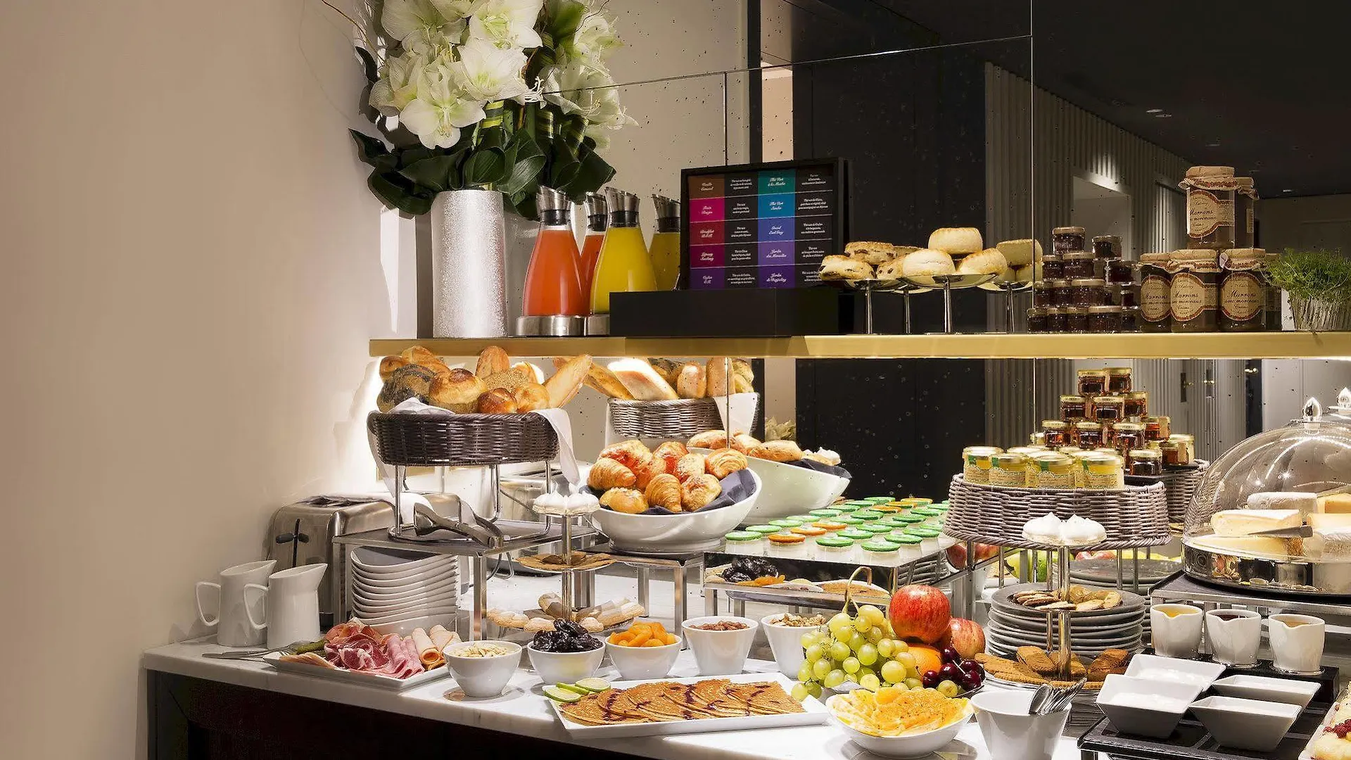 ****  Hotel Le Marianne Paris France