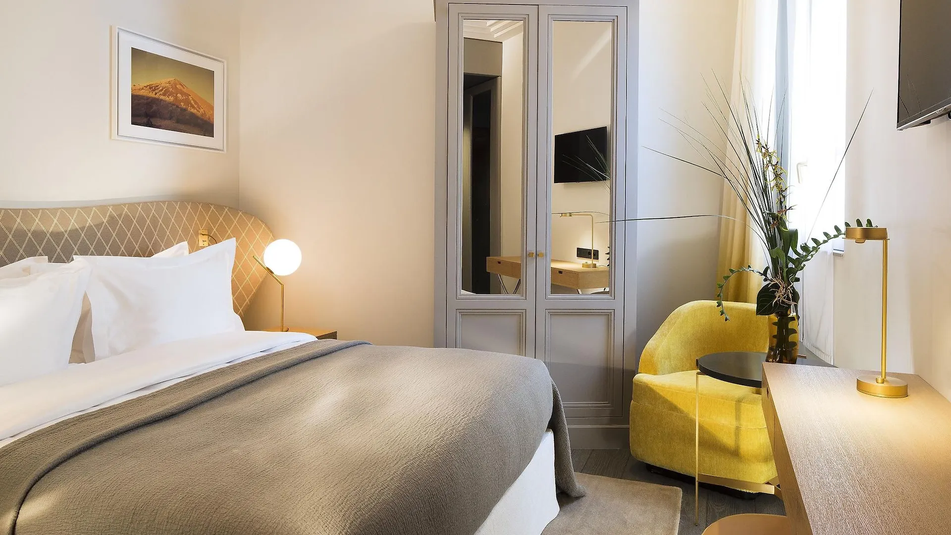 ****  Hotel Le Marianne Paris France